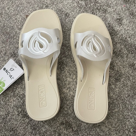 Women's Cream Slide Sandals - Picture 1 of 13